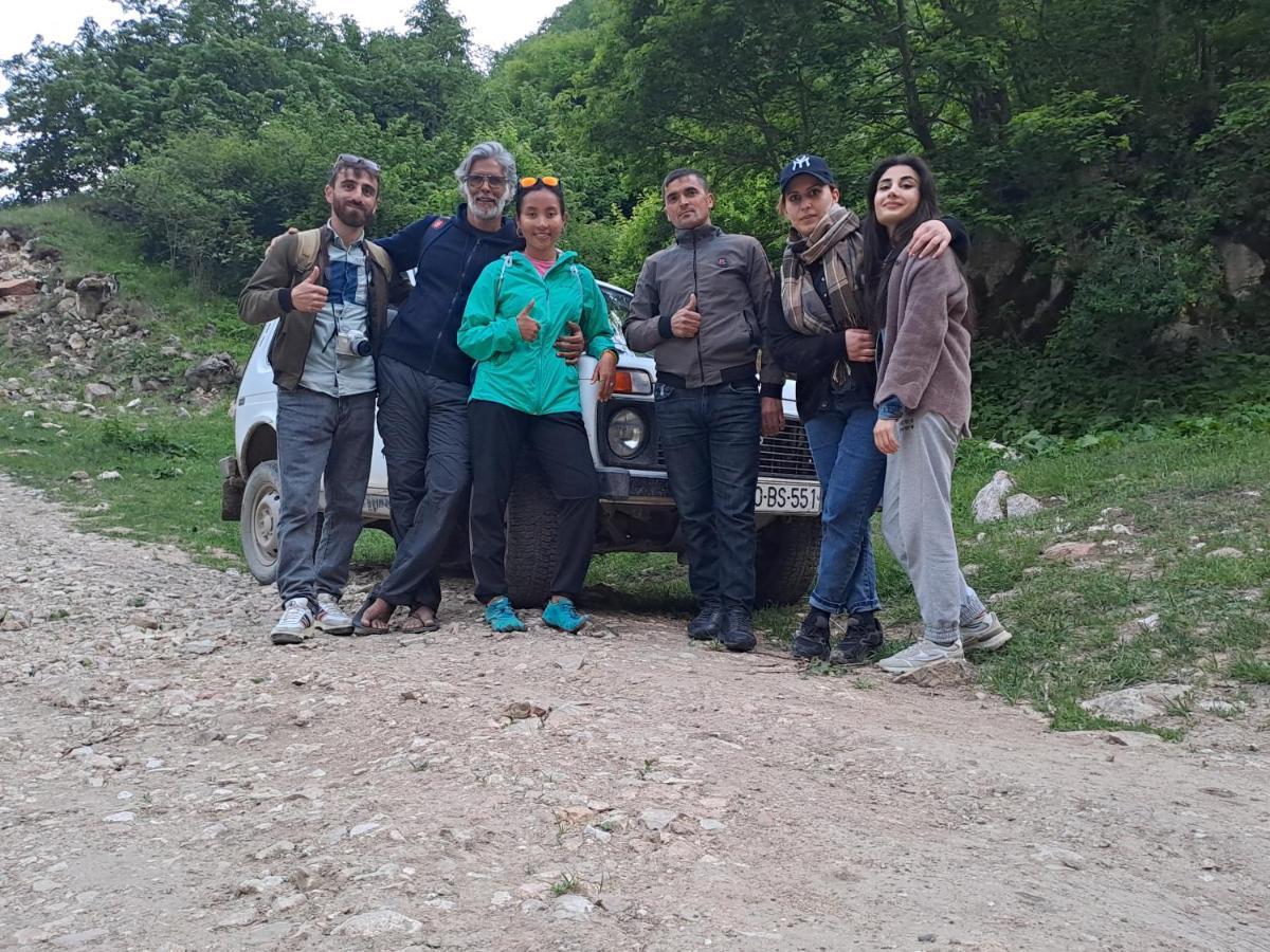 Xinaliq Khinalig Izzet'S Riverside Home Stay エクステリア 写真