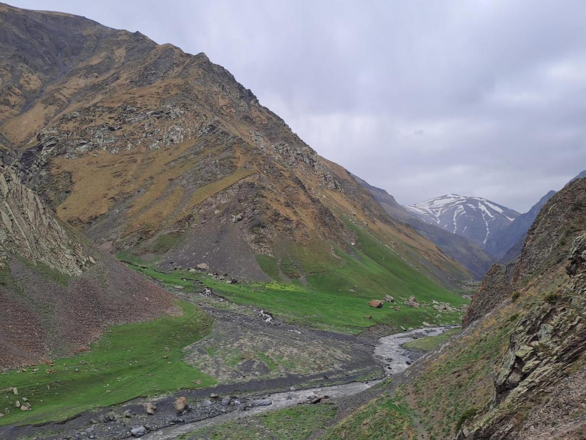 Xinaliq Khinalig Izzet'S Riverside Home Stay エクステリア 写真