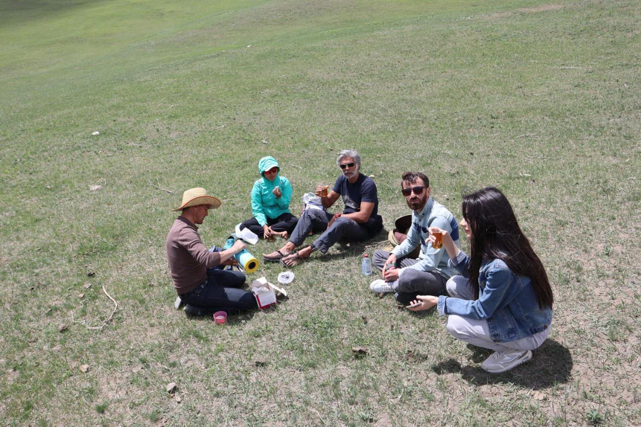 Xinaliq Khinalig Izzet'S Riverside Home Stay エクステリア 写真