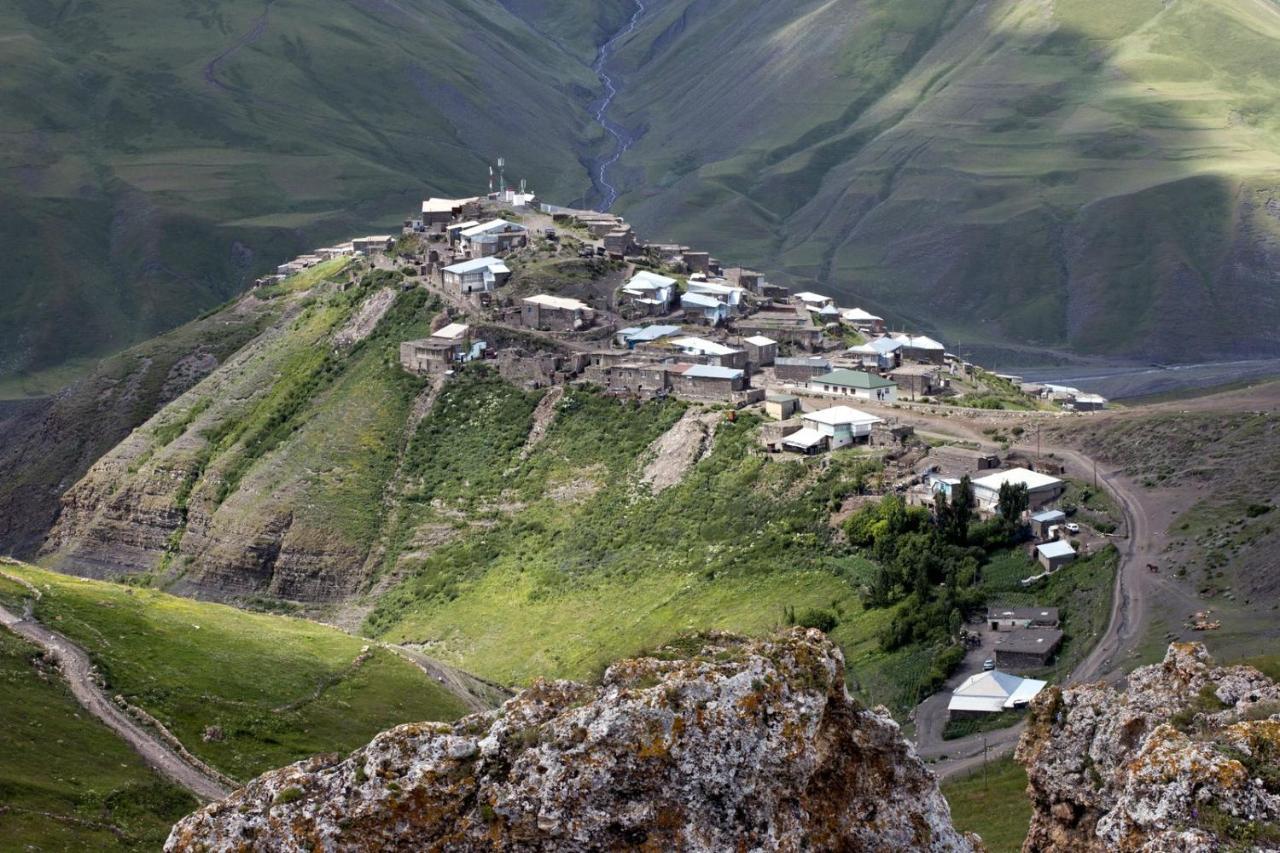 Xinaliq Khinalig Izzet'S Riverside Home Stay エクステリア 写真