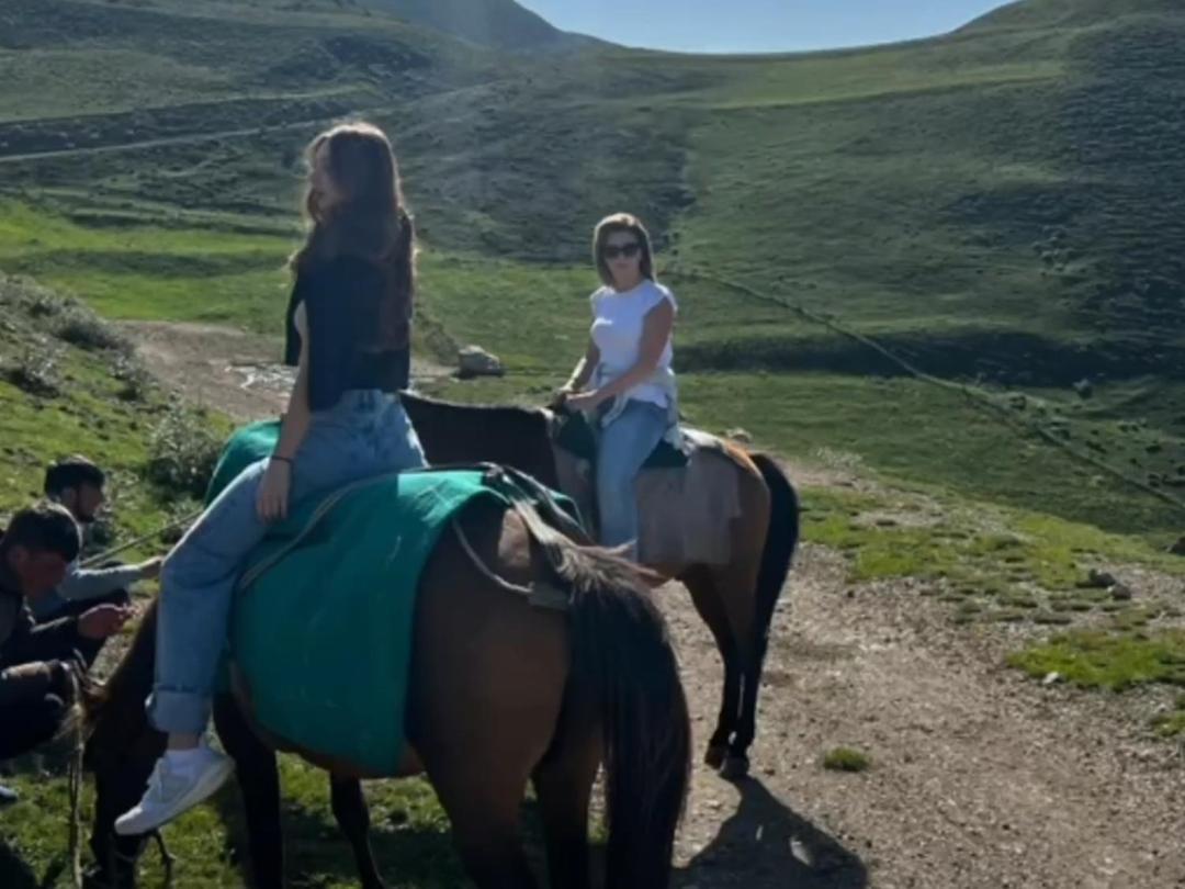 Xinaliq Khinalig Izzet'S Riverside Home Stay エクステリア 写真