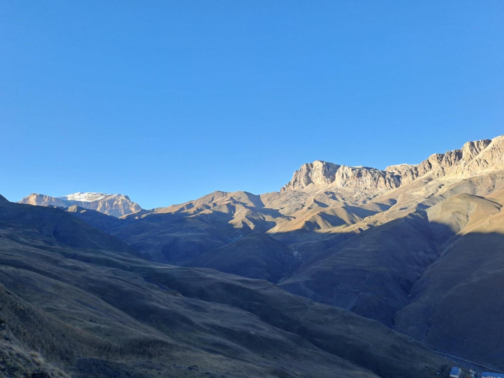 Xinaliq Khinalig Izzet'S Riverside Home Stay エクステリア 写真