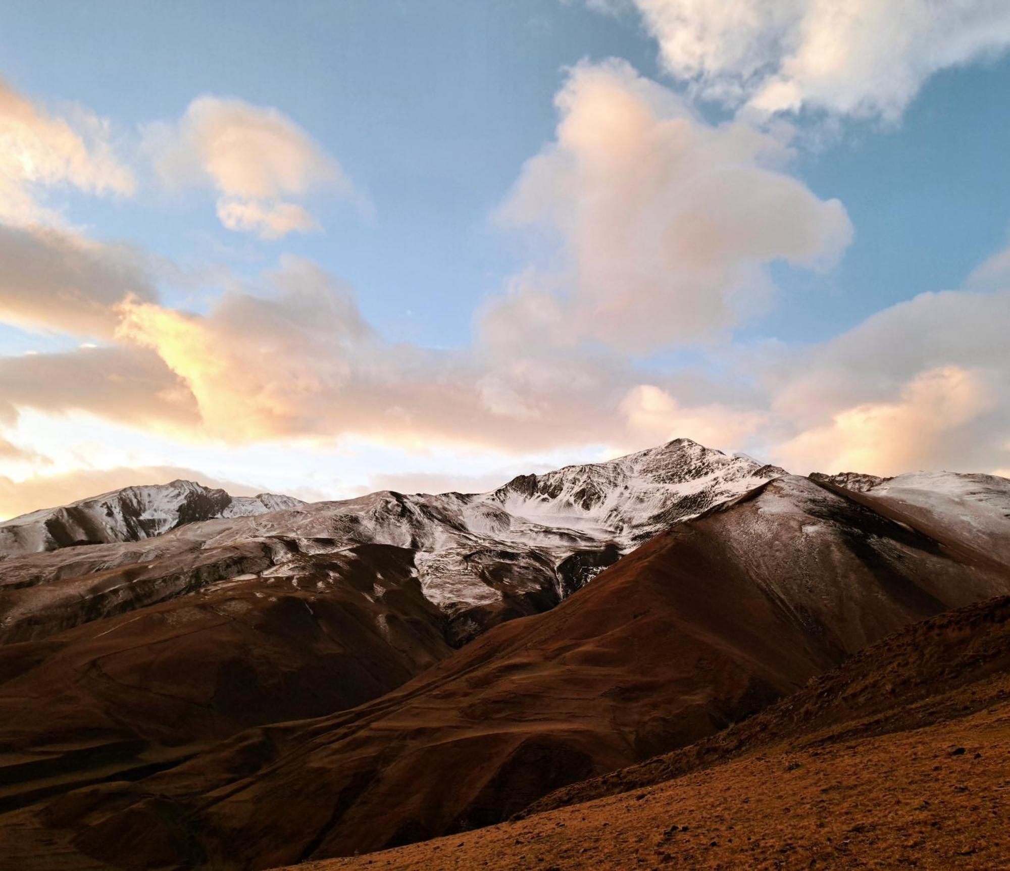 Xinaliq Khinalig Izzet'S Riverside Home Stay エクステリア 写真