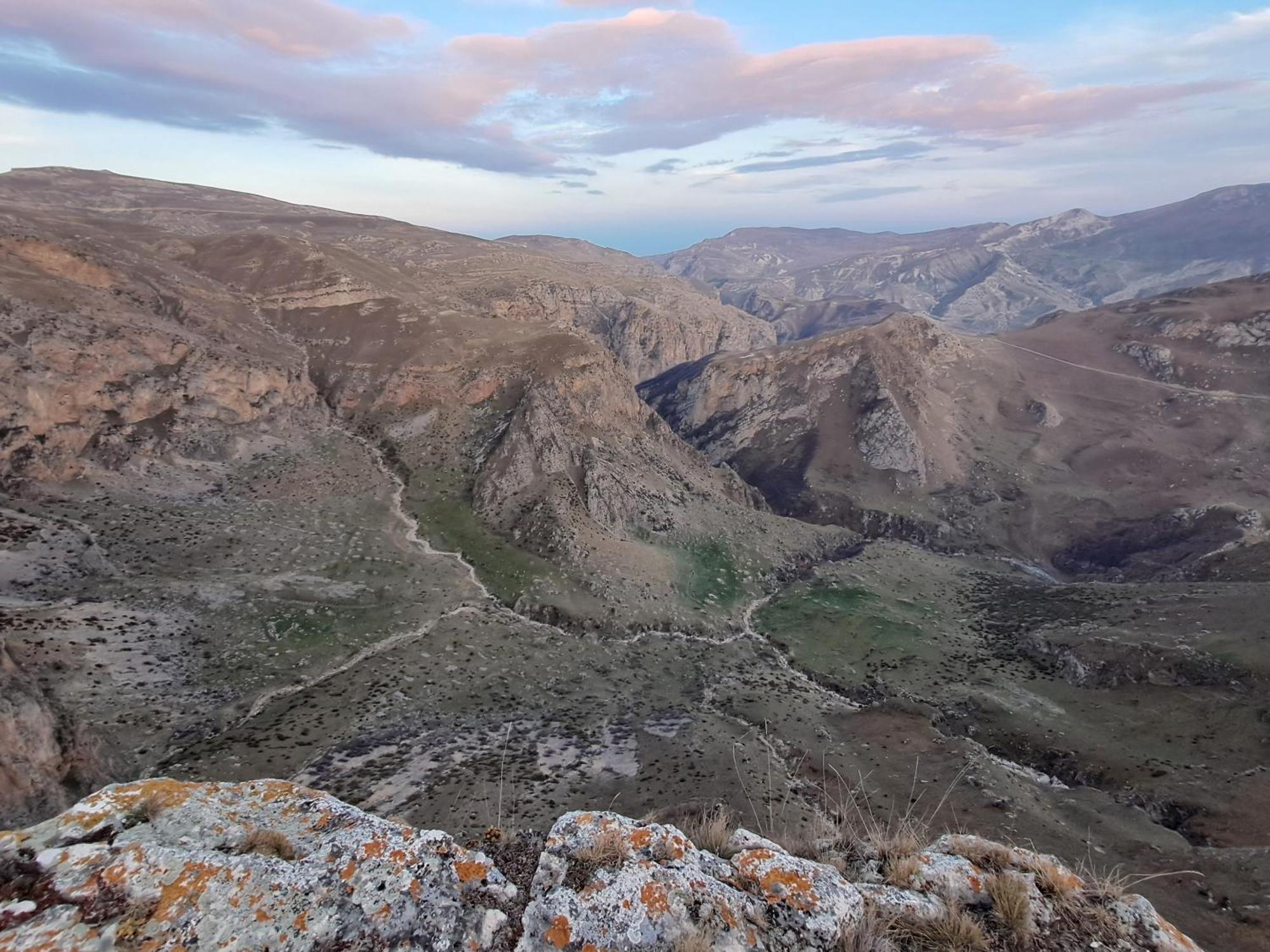 Xinaliq Khinalig Izzet'S Riverside Home Stay エクステリア 写真
