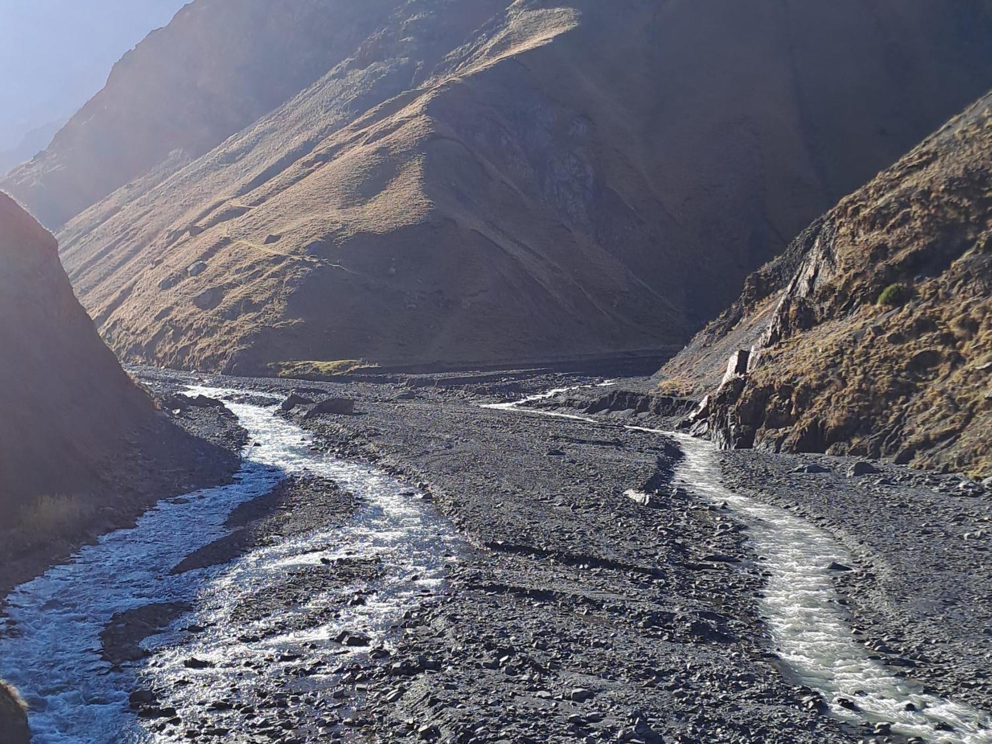 Xinaliq Khinalig Izzet'S Riverside Home Stay エクステリア 写真