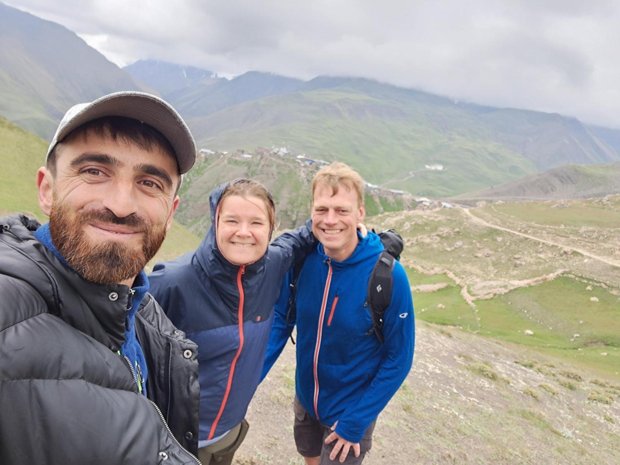 Xinaliq Khinalig Izzet'S Riverside Home Stay エクステリア 写真