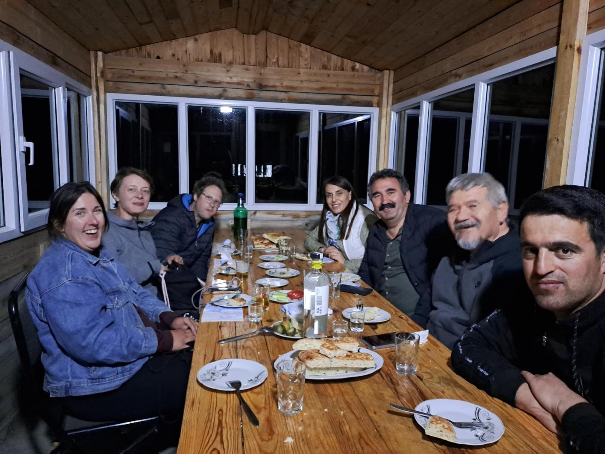 Xinaliq Khinalig Izzet'S Riverside Home Stay エクステリア 写真