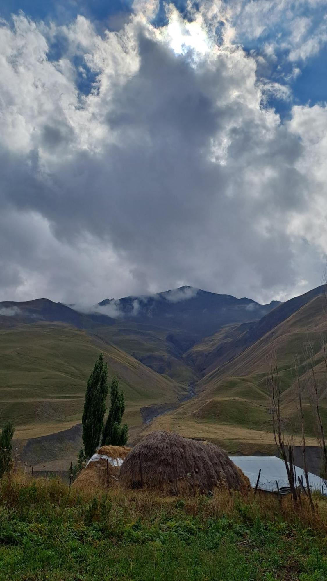 Xinaliq Khinalig Izzet'S Riverside Home Stay エクステリア 写真
