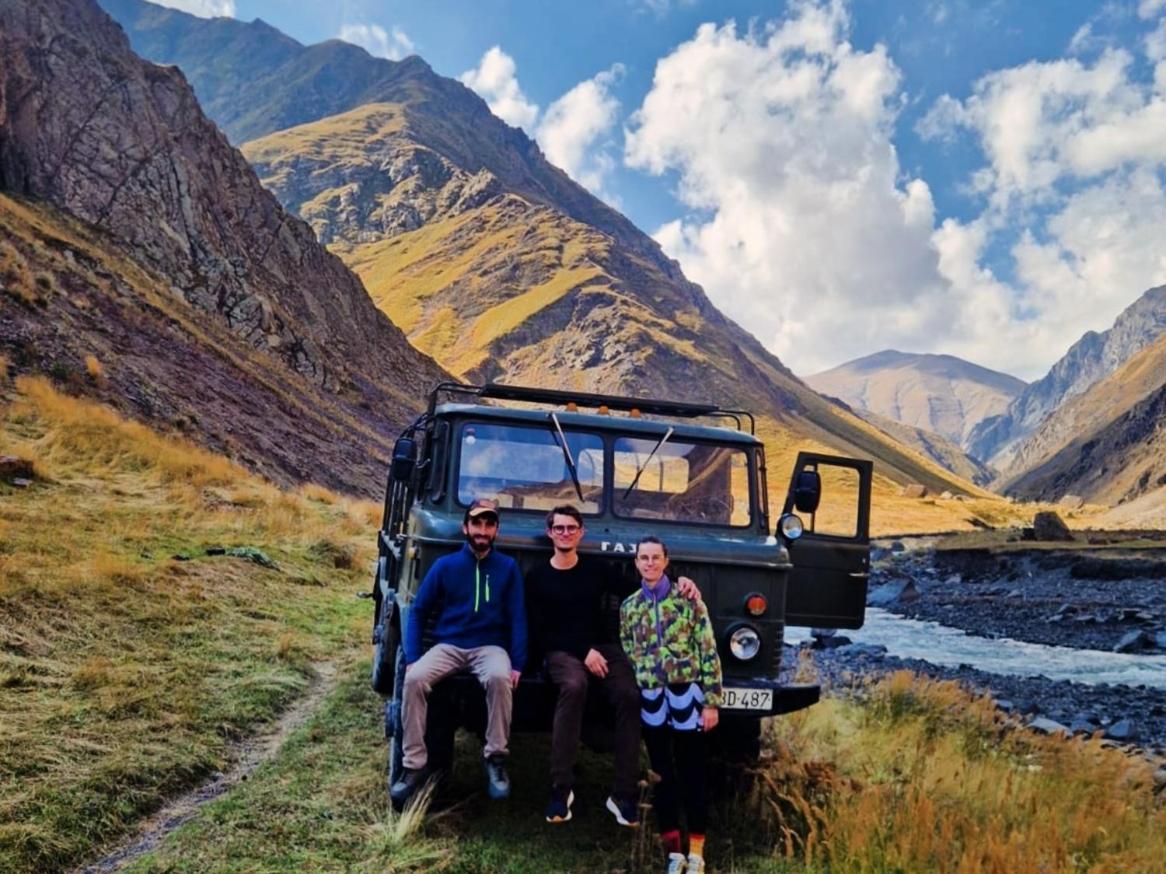 Xinaliq Khinalig Izzet'S Riverside Home Stay エクステリア 写真