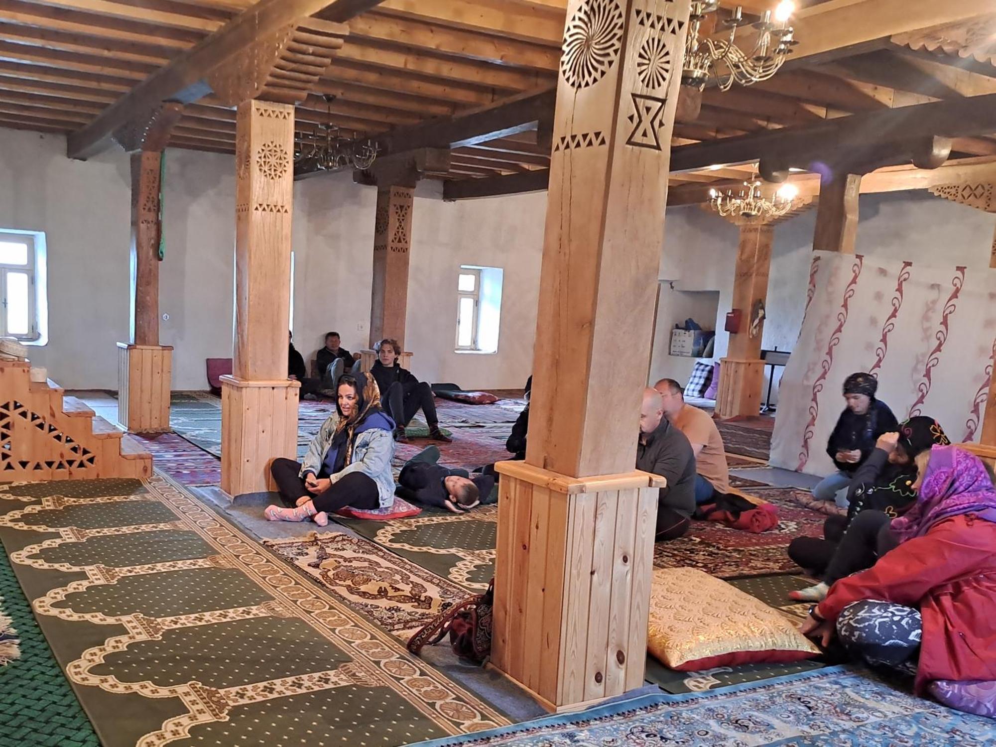 Xinaliq Khinalig Izzet'S Riverside Home Stay エクステリア 写真