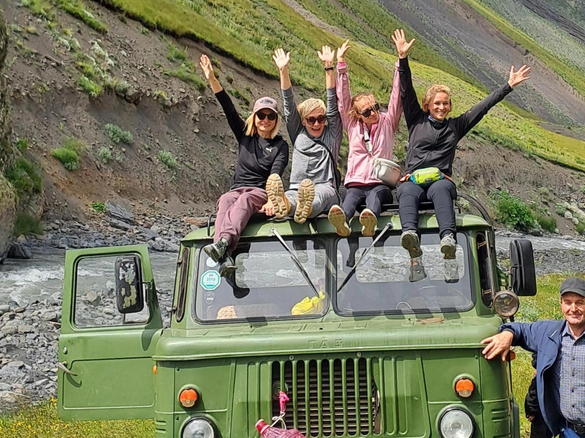 Xinaliq Khinalig Izzet'S Riverside Home Stay エクステリア 写真