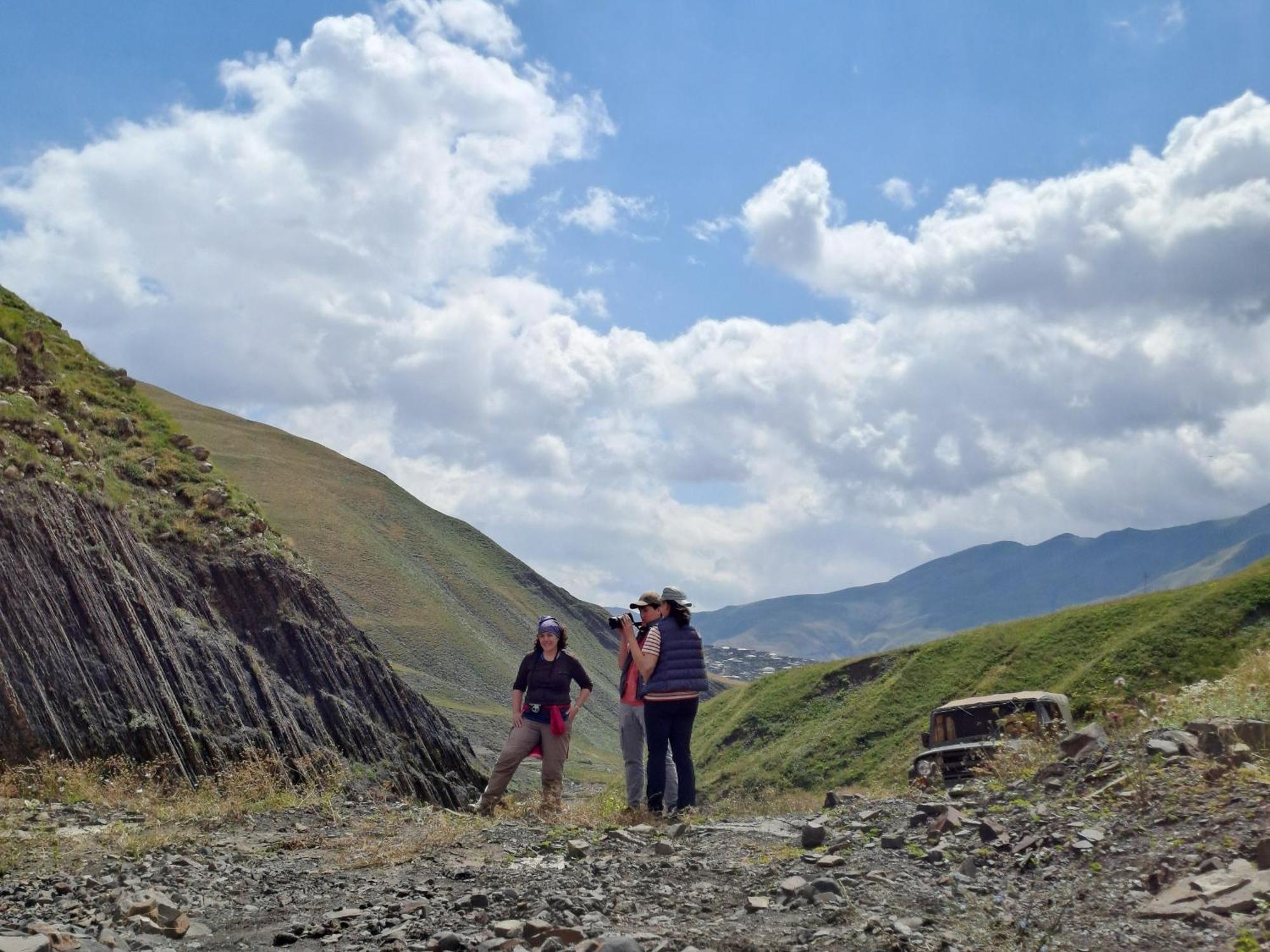 Xinaliq Khinalig Izzet'S Riverside Home Stay エクステリア 写真