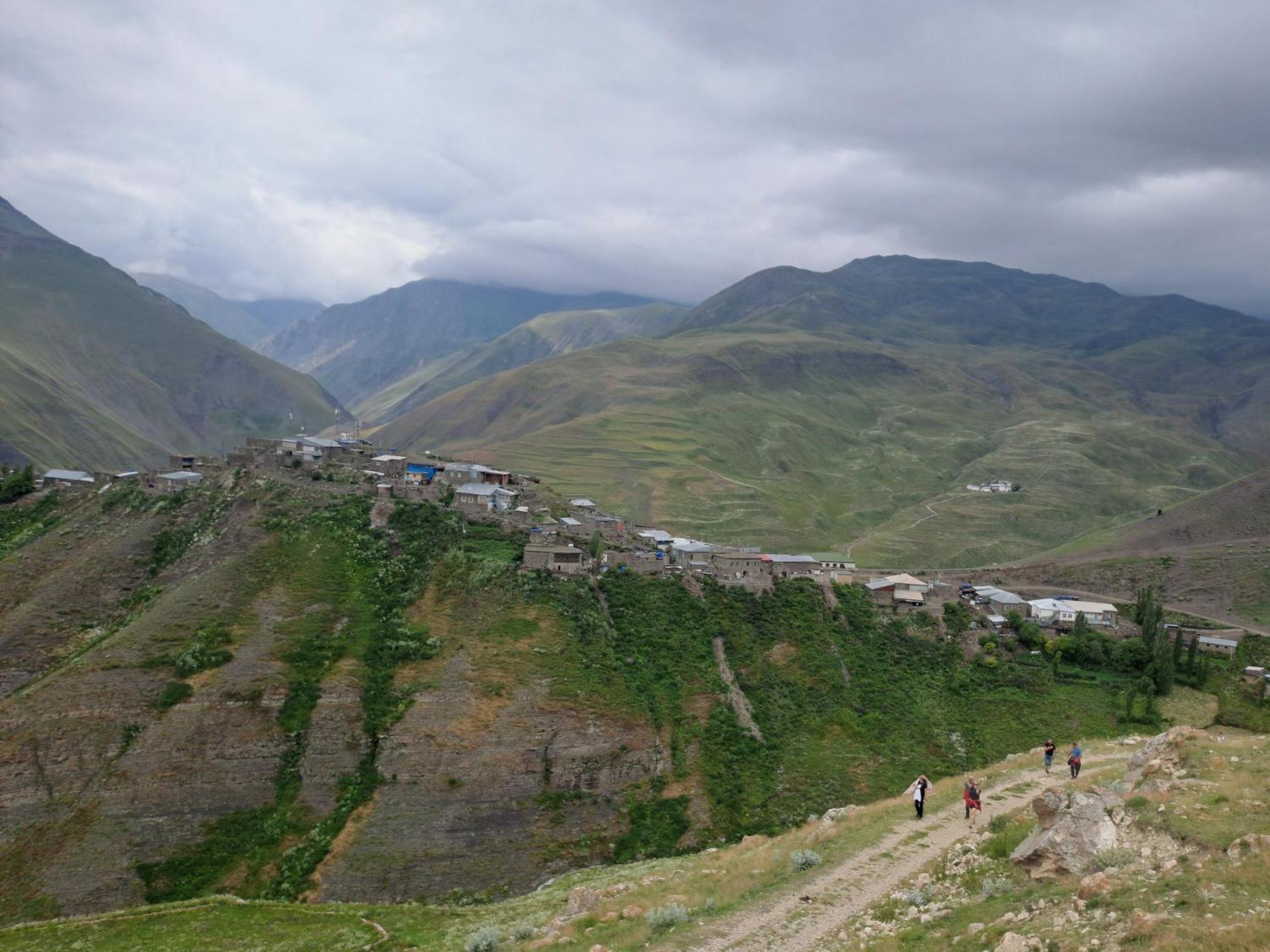 Xinaliq Khinalig Izzet'S Riverside Home Stay エクステリア 写真