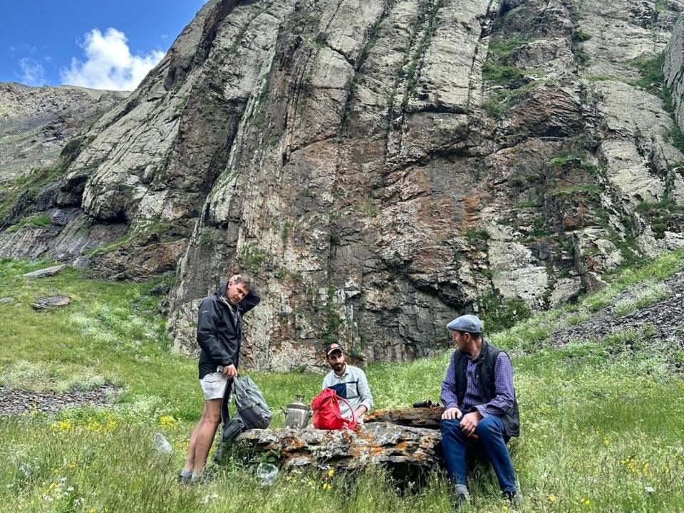 Xinaliq Khinalig Izzet'S Riverside Home Stay エクステリア 写真