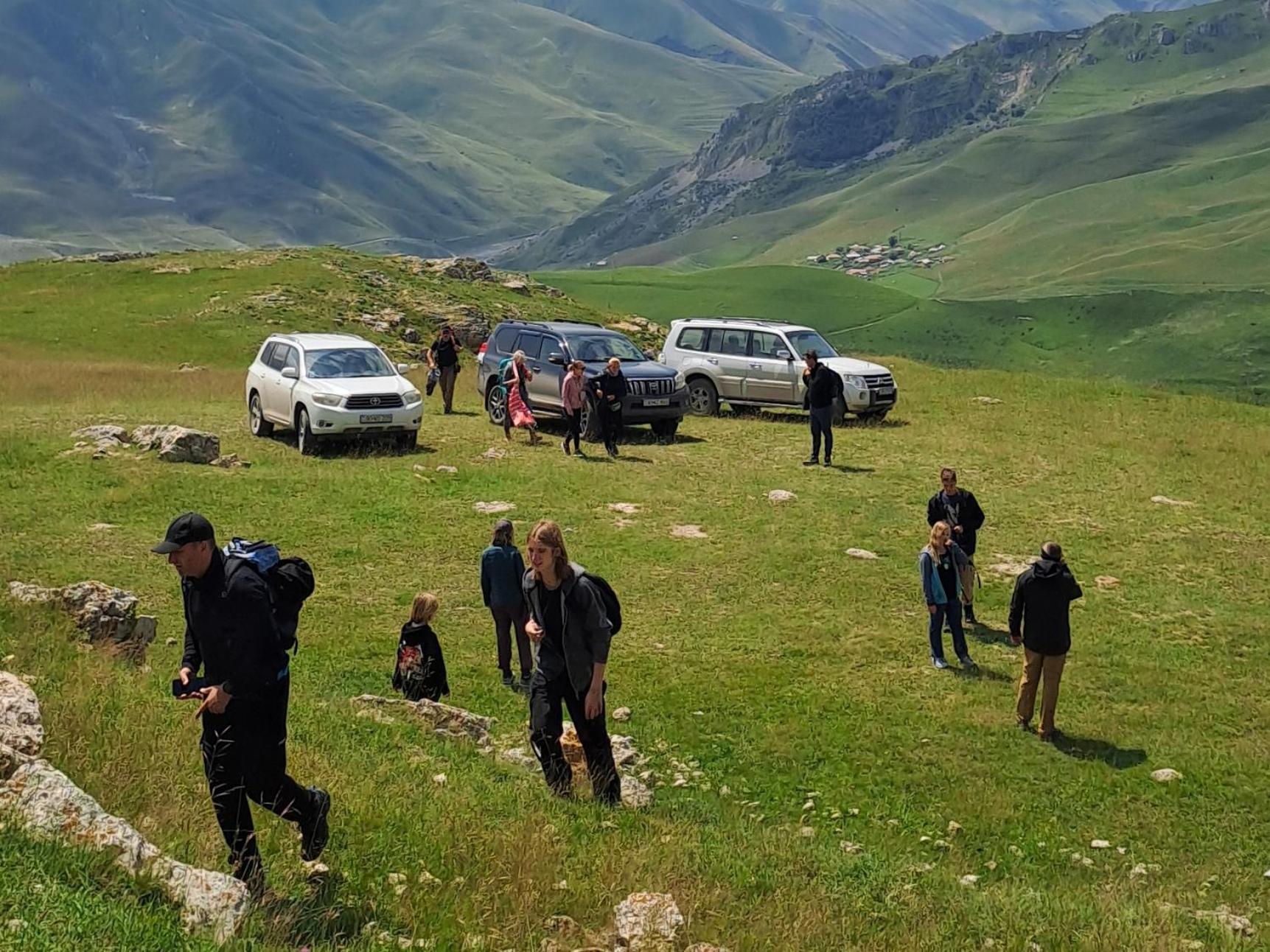 Xinaliq Khinalig Izzet'S Riverside Home Stay エクステリア 写真