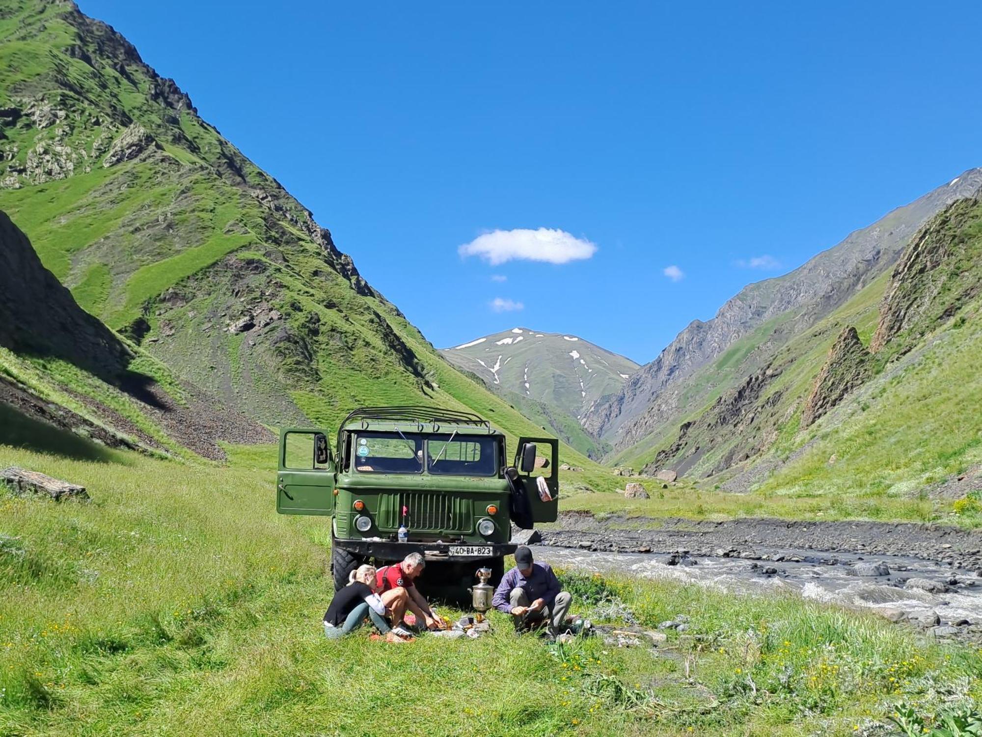Xinaliq Khinalig Izzet'S Riverside Home Stay エクステリア 写真